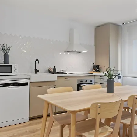 Gogh, Confort Y Diseno En El Centro De Apartament