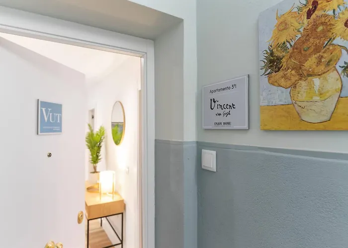 Gogh, Confort Y Diseno En El Centro De * Gijón